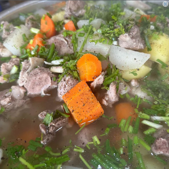 canh xương hầm củ quả