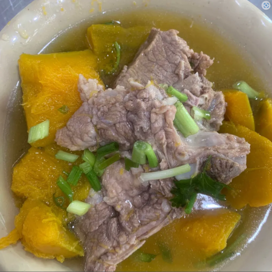 canh xương hầm bí đỏ