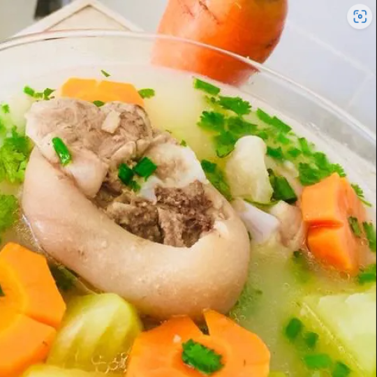 Canh giò heo hầm củ quả