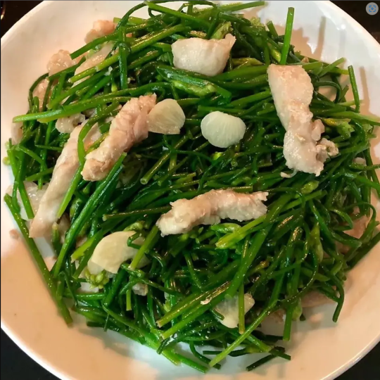 Bò xào bông hẹ