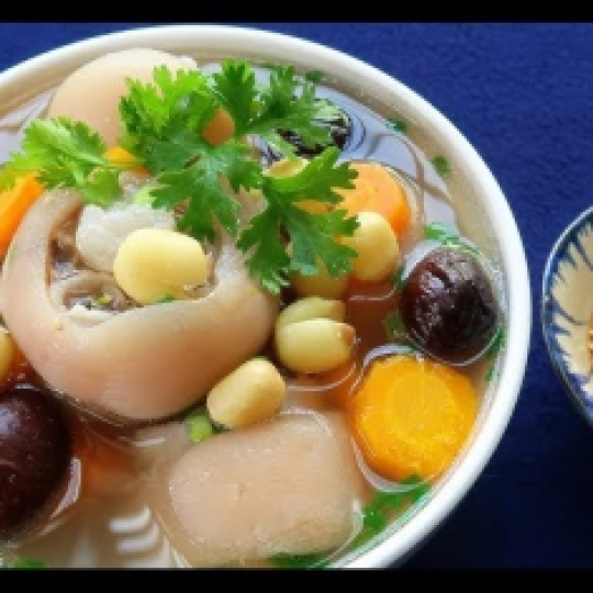 Cơm Canh Giò Heo Hầm Củ Quả